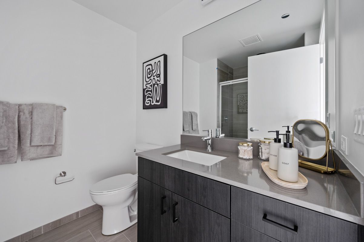 808-Suite 709-Bathroom_3_300kb modern bathroom apartments for rent chicago il 808 cleveland