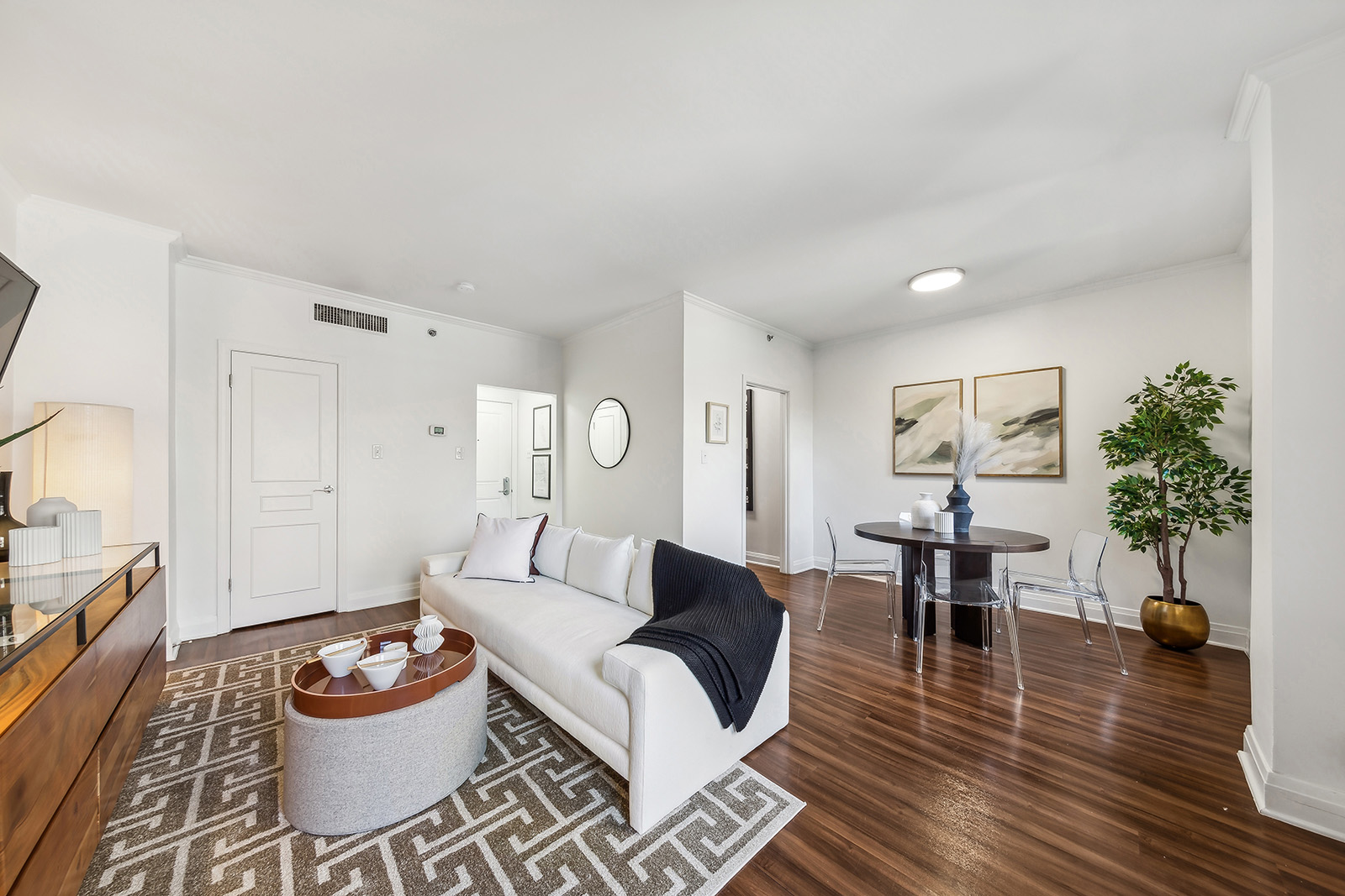 the-seneca-apartment-homes-for-rent-chicago-il-60611-living-room